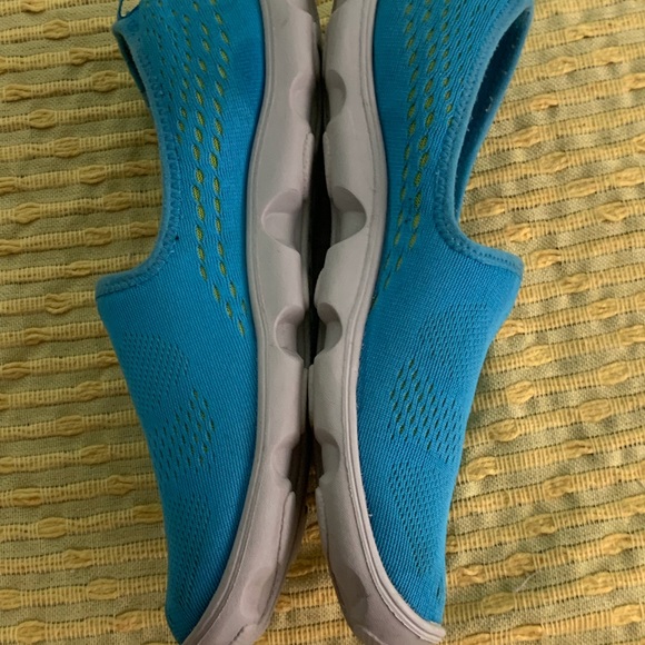 Crocs women’s slip-on size 9 - Picture 2 of 7